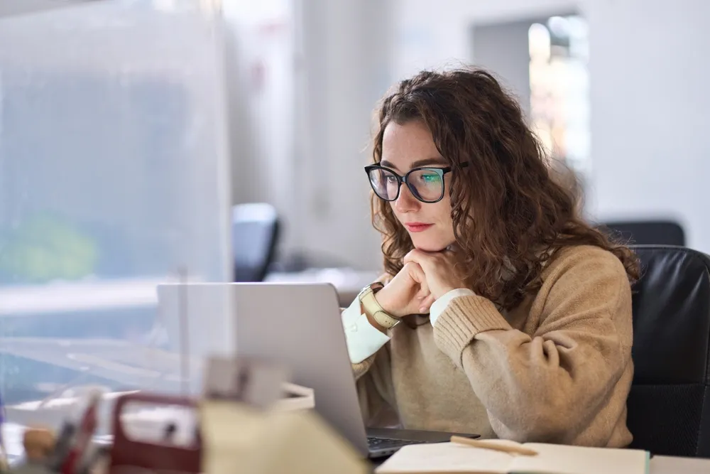 Young woman looking at a computer.