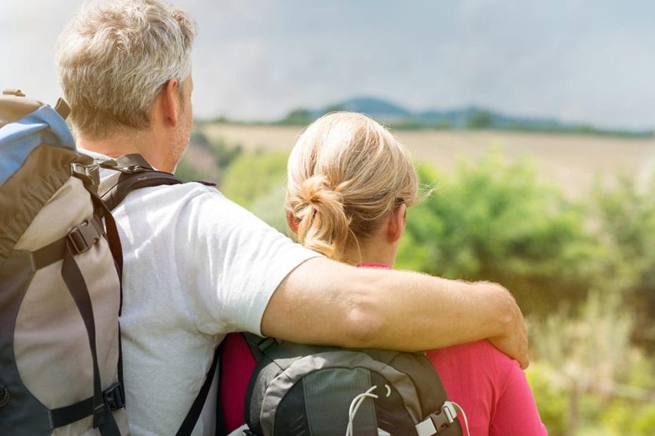 Un couple voyageant ensemble