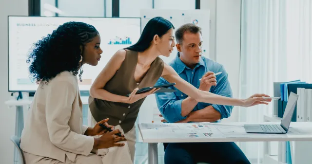 Équipe d’affaires au bureau