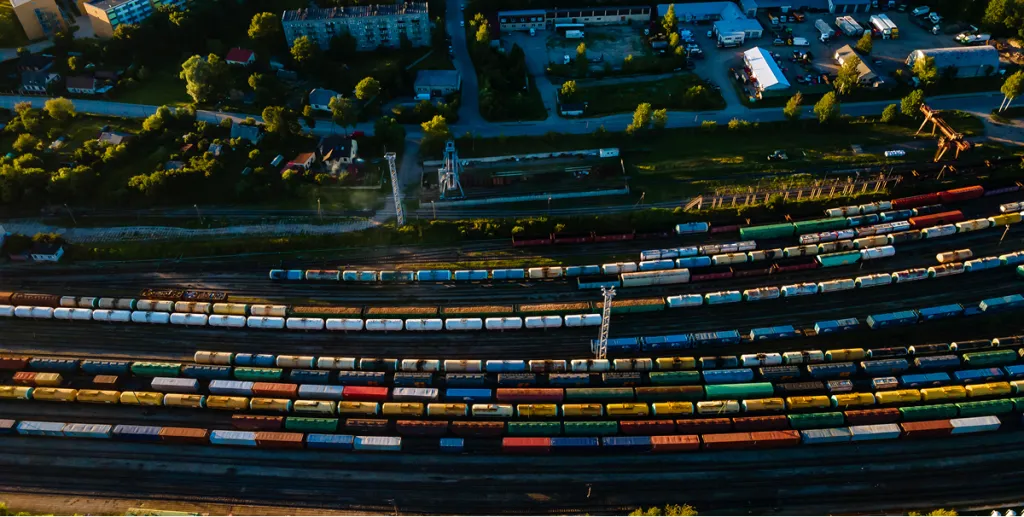 Vue aérienne de wagons de train au Canada