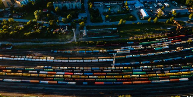 Vue aérienne de wagons de train au Canada
