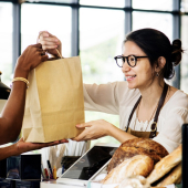 Entreprise vendant des marchandises à l'aide d'un système de point de vente